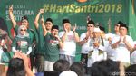 Potret Cak Imin Jalan Sehat Sambil Sarungan di Monas