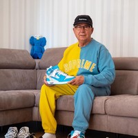 Bergaya kekinian tak lengkap rasanya tanpa sneakers. Alojz pun mengoleksi sepatu sporty. Foto: Instagram @jaadiee