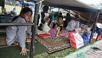 Begini potret kondisi para pengungsi di tenda darurat.