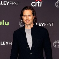 Brad adalah salah satu pendiri lembaga non-profit Young Storytellers. Sebuah organisasi yang menjalankan program edukasi untuk meningkatkan kreativitas anak lewat kemampuan storytelling. Foto: Getty Images