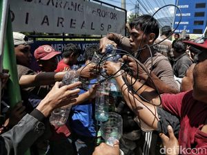 Warga Palu Terpaksa Jarah BBM di SPBU