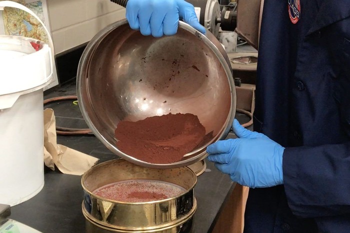 Tanah artifisial Mars yang sekilonya dijual sekitar Rp 300 ribu (Foto: Dok: University of Central Florida) Tanah artifisial Mars yang sekilonya dijual sekitar Rp 300 ribu (Foto: Dok: University of Central Florida)