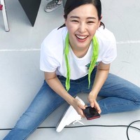 Netizen menyadari kalau ggamsi adalah bahasa slang untuk menyebut kulit gelap. Ditambah lagi, Honey Lee menambahkan emoji bergambar wanita berkulit hitam. Kritikan pun berdatangan di postingannya tersebut. Foto: Instagram/@honey_lee32