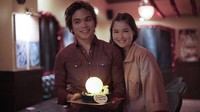 Pada 26 September 2017, Casey mengunggah foto bersama Shin Lim. Shin terlihat memegang sebuah kue berbalut cokelat. Happy birthday to my amazing Fiance, tulis casey. Foto: Instagram caseykathleen_