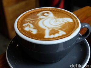 Pikul Coffee : Nikmatnya Nyeruput Arabika Kerinci Ditemani Kue Lupis yang Legit