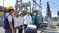 Rini, yang didampingi Direktur Utama PLN Sofyan Basir, melihat secara langsung bagaimana upaya-upaya perbaikan yang dilakukan oleh PLN. (Foto: dok. Istimewa/PLN)