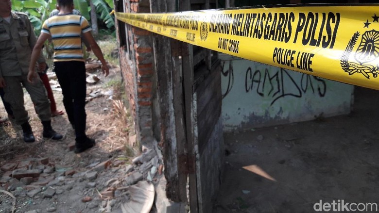Mayat Bayi Ditemukan Pemulung di Rumah Kosong Mayat Bayi Ditemukan Pemulung di Rumah Kosong