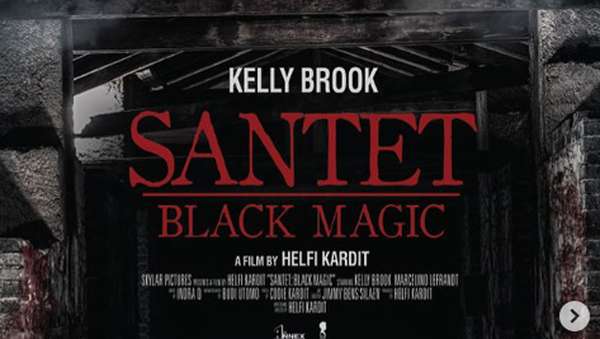 Menanti Aksi Si Seksi Kelly Brook di Film Santet Menanti Aksi Si Seksi Kelly Brook di Film Santet