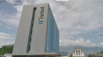 Hotel Roa Roa di Palu yang masih tegak sebelum hancur diterjang bencana. Foto: Screenshoot Google Street View