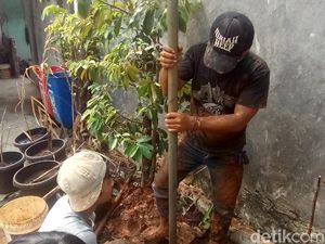 Kemarau, Ratusan Warga di Rawa Geni Depok Kekurangan Air Bersih