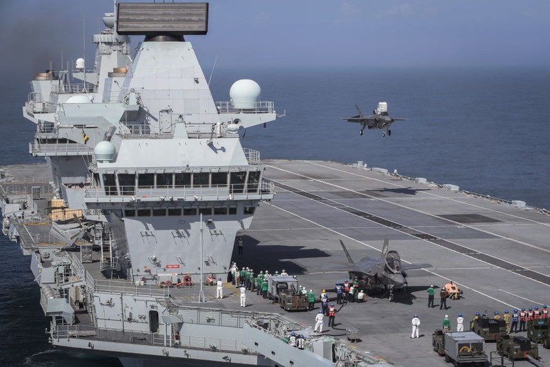 Pesawat HMS Queen Elizabeth