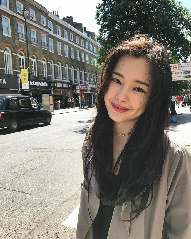Aktris asal Korea Selatan, Honey Lee, dikritik netizen karena komentar rasis yang diunggahnya di Instagram. Dalam salah satu postingan fotonya, Ia membuat caption yang dianggap merendahkan orang berkulit hitam. Foto: Instagram/@honey_lee32