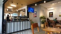 Pikul Coffee : Nikmatnya Nyeruput Arabika Kerinci Ditemani Kue Lupis yang Legit