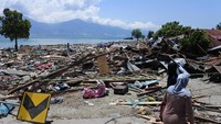 Tondo rata dengan tanah diterjang tsunami.