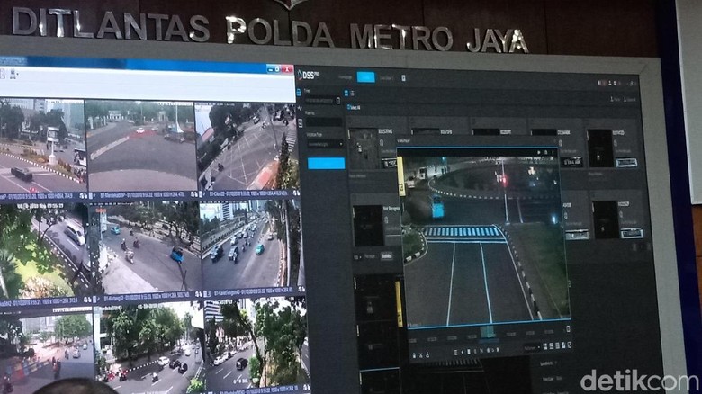 Ruang kontrol e-Tilang di Ditlantas Polda Metro Jaya Foto: Eva Safitri/detikcom Ruang kontrol e-Tilang di Ditlantas Polda Metro Jaya Foto: Eva Safitri/detikcom