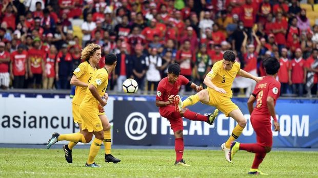 Timnas Indonesia U-16 bermain di bawah tekanan Australia di babak pertama.