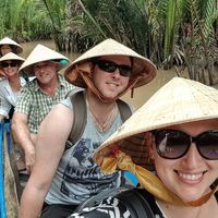 Bulan Madu Anti-mainstream, Pengantin Baru Backpacking ke 60 Negara