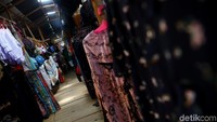 Barang-barang yang dijual pun beragam mulai dari pakaian.