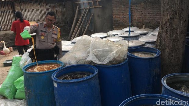Arak setengah jadi di tong