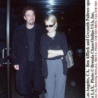 Selama tiga tahun, Gwyneth Paltrow berpacaran dengan Ben Affleck. Mereka pun jadi salah satu pasangan populer Hollywood pada 1997 - 2000. Foto: Getty Images