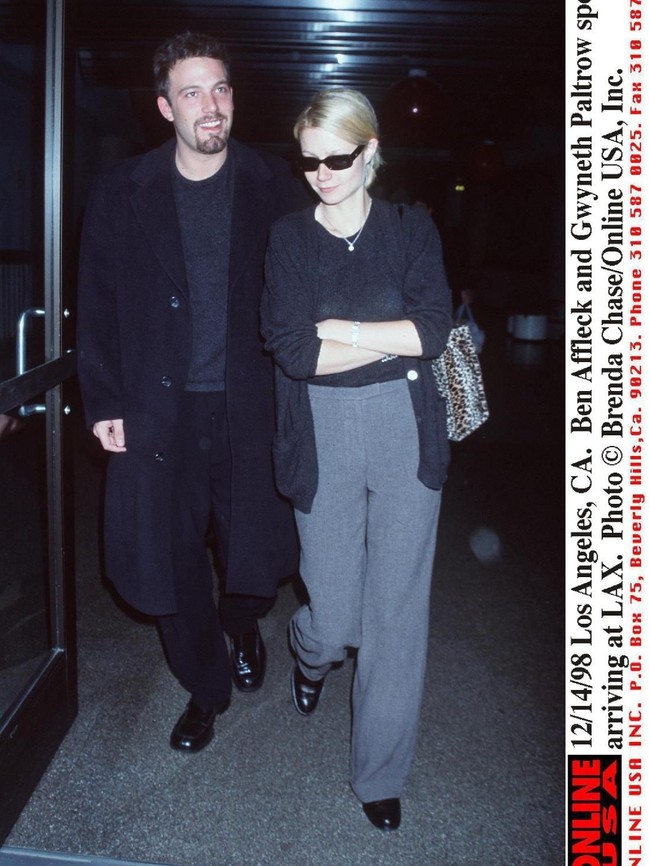 Selama tiga tahun, Gwyneth Paltrow berpacaran dengan Ben Affleck. Mereka pun jadi salah satu pasangan populer Hollywood pada 1997 - 2000. Foto: Getty Images