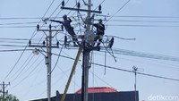 Listrik di kota Palu padam pasca gempa dan tsunami Jumat pekan lalu. Pemerintah menugaskan PLN untuk segera melakukan pemulihan