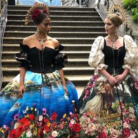 Putri Inggris satu ini menjadi favorit dan muse bagi desainer Dolce & Gabbana. Tak hanya berjalan di runway, Lady Kitty Spencer juga menjadi model untuk kampanye kacamata label Italia itu. Foto: Instagram @kitty.spencer