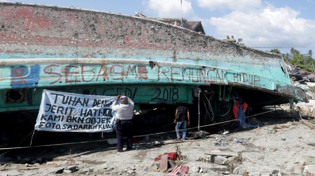 Air dan MCK Jadi Kebutuhan Pengungsi di lapangan Vatulemo