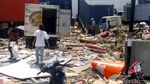 Mengais di Antara Reruntuhan Tsunami