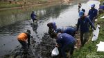 Aksi Bersih-bersih Kanal Banjir Timur