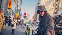 Ini gaya Dara saat liburan ke Tokyo, Jepang! (daraxxi/Instagram)