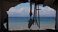 Pantai Lolik yang dulu indah dan menjadi destinasi wisata masyarakat kini lumpuh akibat gempa bumi dan tsunami yang mengguncang wilayah Donggala dan Palu pada Jumat (28/9/2018) lalu. Beawiharta/Reuters.