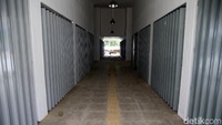 Penampakan sejumlah kios di pasar Skouw. Sebanyak 304 kios dan sudah dikontrak baik pasar yang terdiri dari kios basah maupun kios kering.