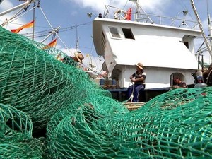 Armada Kapal Ikan Raksasa China Menghabisi Pasok Ikan Dunia