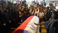 Presiden Indonesian Air Traffic Controllers Association, Swandi mengatakan penerbangan Indonesia telah menemukan seorang pahlawan dan inilah profesionalisme profesi ATC bekerja menyelamatkan nyawa dan keselamatan penerbangan. 