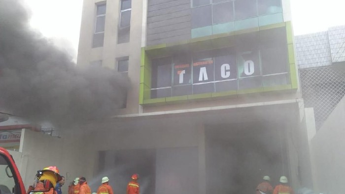 Ruko di Jakbar Terbakar, 12 Unit Damkar Diterjunkan