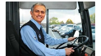 Beginilah yang dilakukan Mourinho terhadap MU selama tiga tahun melatih klub tersebut. Foto: Istimewa