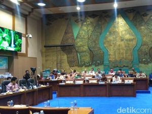 Anggota DPR Kritik Harga Premium Murah Hambat Energi Terbarukan