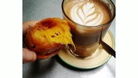 Gorengan jadi teman ngopi? Bisa banget! Apalagi cempedak goreng yang legit. Ya, kaya begini kira-kira. Foto: Instagram cerine721