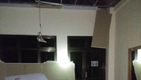 Nampak salah satu ruangan mengalami rusak di sana-sini. Tidak ada korban jiwa.