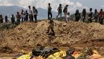 Potret Pemakaman Massal Korban Gempa-Tsunami Palu