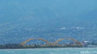 Beginilah potret Jembatan Kuning Ponulele sebelum dihantam gempa dan tsunami (Afif Farhan/detikTravel)