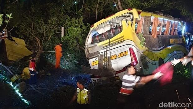 Detik-detik Bus Rombongan Siswa SMP Kecelakaan di Tol Brebes