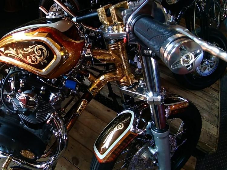 Motor Batik Jadi Modifikasi Terbaik di Surabaya