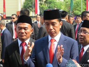 Gaya Jokowi Joget Bahasa Isyarat saat Pembukaan Asian Para Games