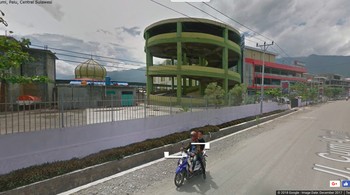 Palu Grand Mall, di mana terlihat masih tegak kubah masjid sebelum runtuh ketika tsunami menghantamnya. Foto: Screenshoot Google Street View