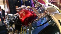 Mereka merubah setiap detail motor Harley-Davidson WL 1947 itu, mulai tangki, gearbox, jok hingga velg dan ban motor. Detailnya untuk gearbox mengunakan WL 1947. Untuk memberikan kesan bersih dan menkilap framenya mengunakan full stainless steel. Foto: Deny Prastyo Utomo