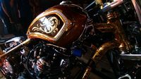 Merayakan Hari Batik dengan Sepeda Motor