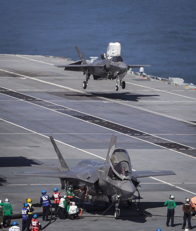 Pesawat HMS Queen Elizabeth