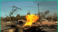 Gas terbakar akibat pergerakan lateral di Granada Hills akibat gempa Northridge 1994 (M.J. Rymer, U.S. Geological Survey)